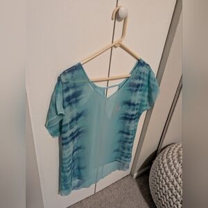 Lightweight Blue Tie-Dye V-Neck Vacay Top